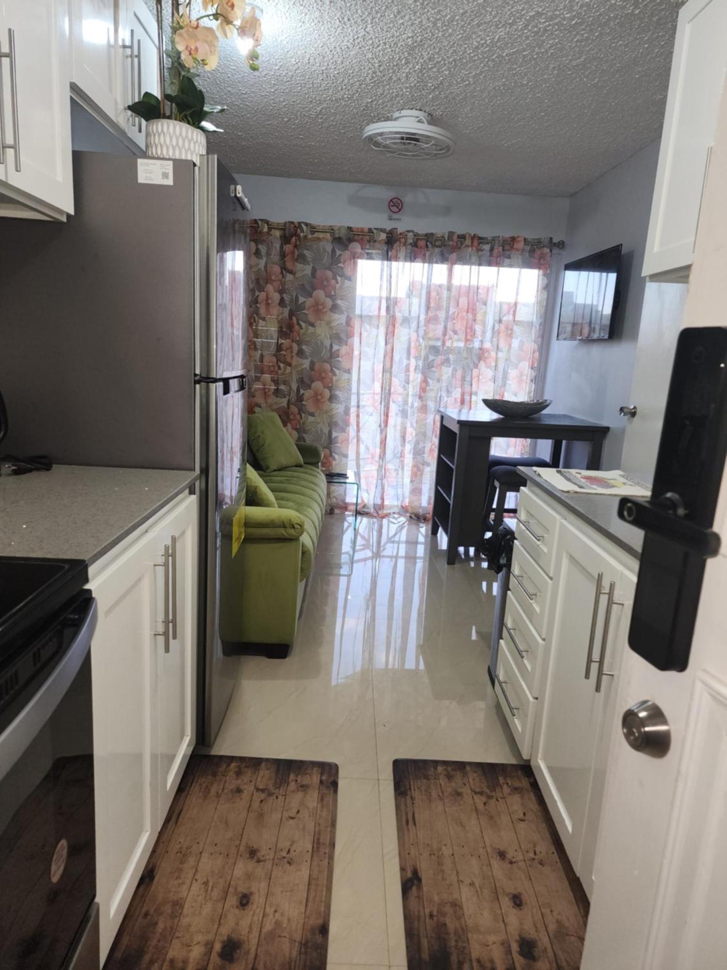 Comfy And Cozy Apartment Кингстън Екстериор снимка